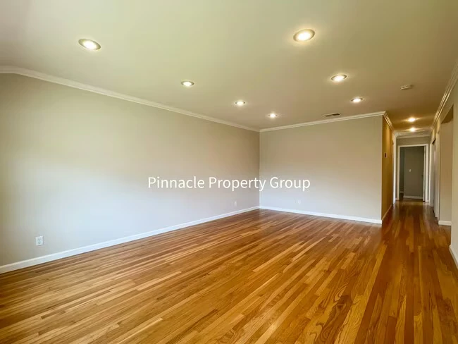 4050 Duggan Dr San Jose, CA 95118 photo 3