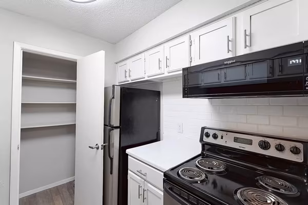 City Crest Apartments photo 2