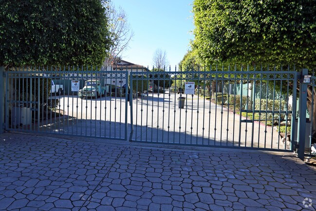 110Sycamore photo 2