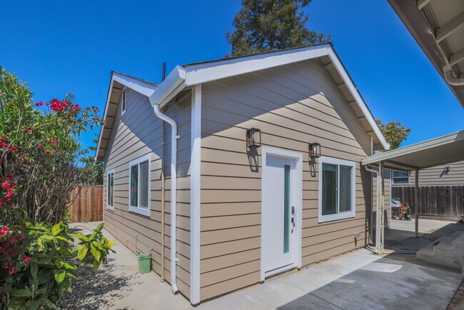 19139 Vaughn Ave Castro Valley, CA 94546 photo 2