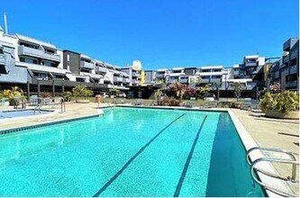 5 Embarcadero W Oakland, CA 94607 photo 3