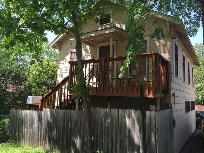 2831 Pearl St photo 3