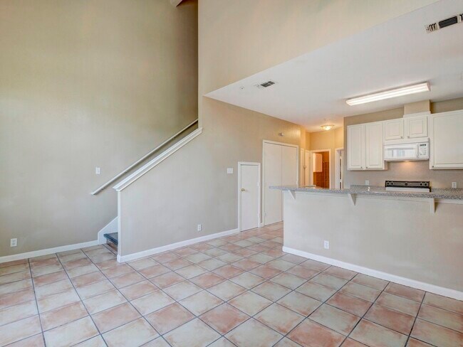 2409 Leon St Austin, TX 78705 photo 4