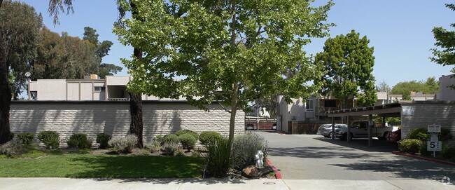 Oak Park Manor photo 3