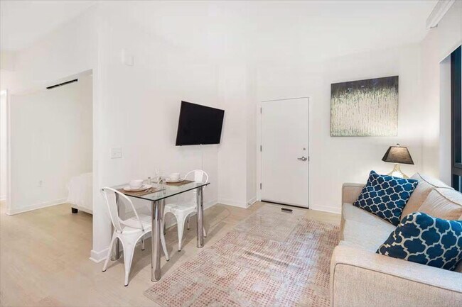 315 J St San Diego, CA 92101 photo 2