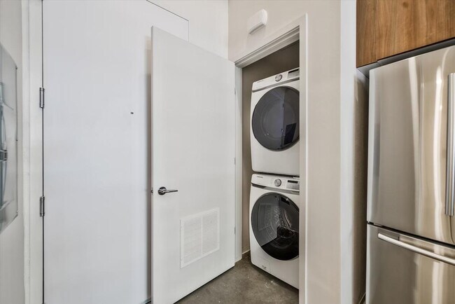 315 J St San Diego, CA 92101 photo 5