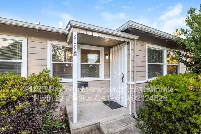 609 Bishop Dr Santa Rosa, CA 95405 photo 2