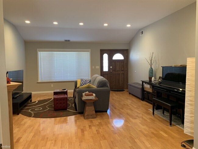 948 Anna Street, San Mateo, CA 94401 photo 2