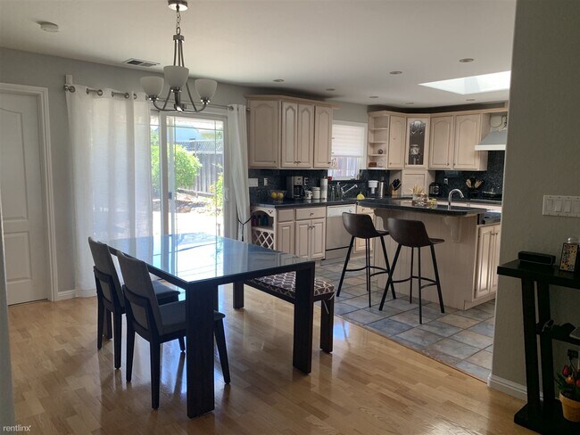 948 Anna Street, San Mateo, CA 94401 photo 4