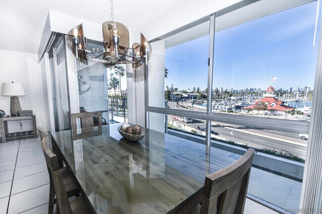 1710 Avenida Del Mundo Coronado, CA 92118 photo 5