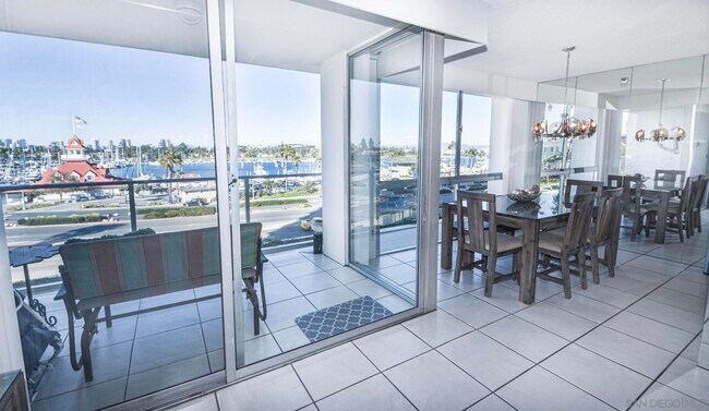 1710 Avenida Del Mundo Coronado, CA 92118 photo 4