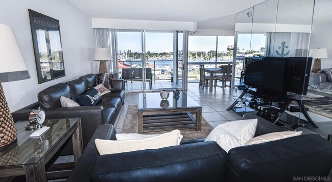 1710 Avenida Del Mundo Coronado, CA 92118 photo 2