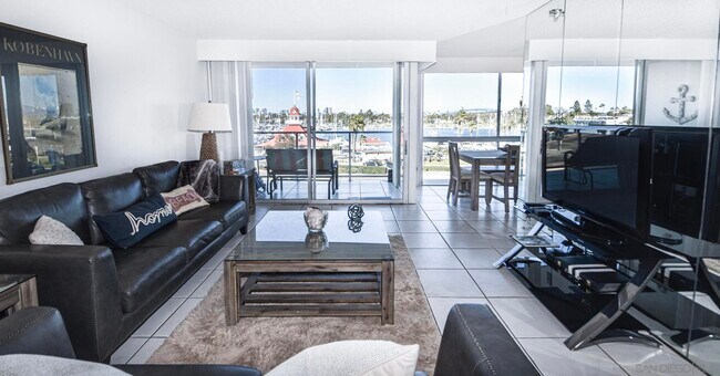 1710 Avenida Del Mundo Coronado, CA 92118 photo 3