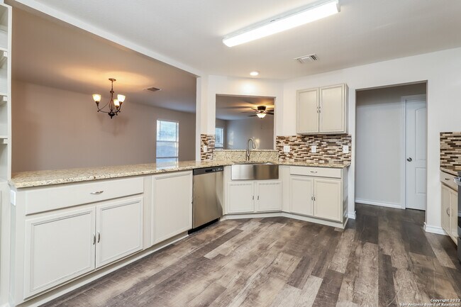 3427 Ridge Ash San Antonio, TX 78247 photo 4
