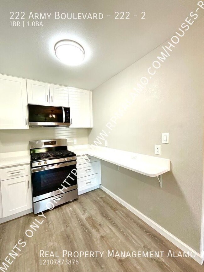 222 Army Blvd San Antonio, TX 78215 photo 3