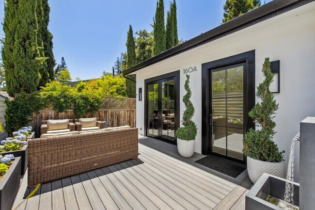 160 Tasso St Palo Alto, CA 94301 photo 3