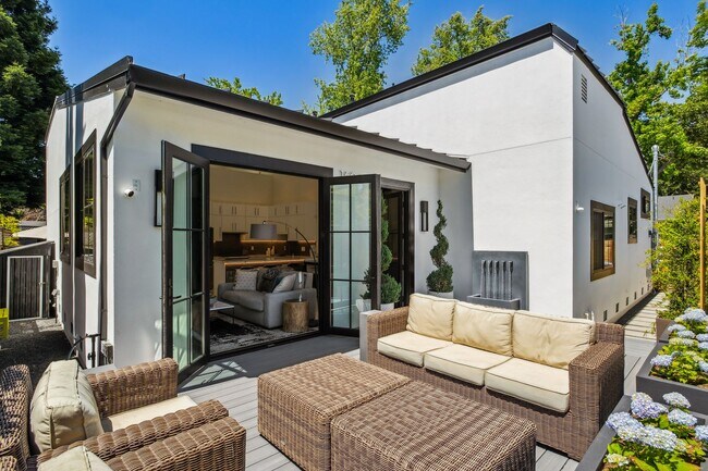 160 Tasso St Palo Alto, CA 94301 photo 2