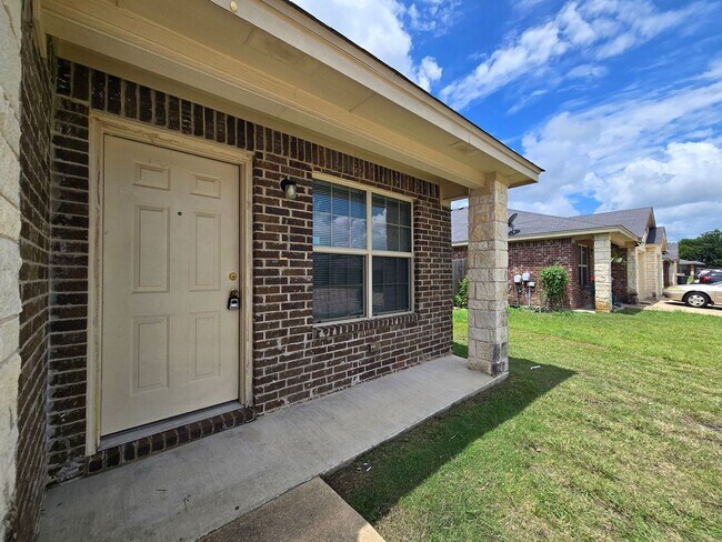 1306 Loyal Ln Killeen, TX 76549 photo 3