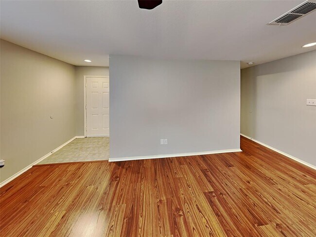 1128 Maplewood Ln Crowley, TX 76036 photo 3