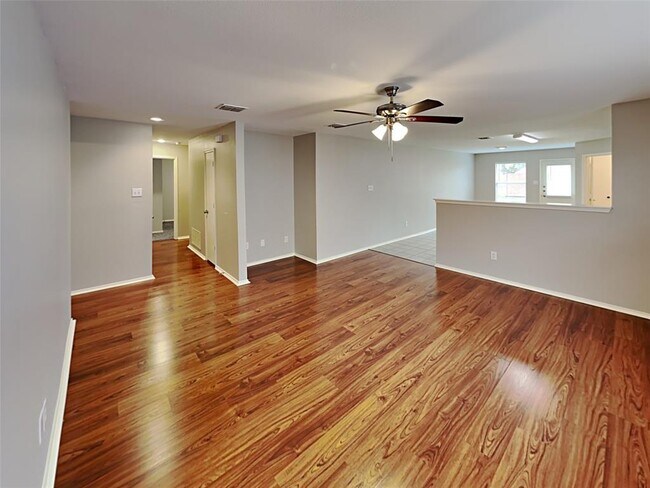 1128 Maplewood Ln Crowley, TX 76036 photo 2