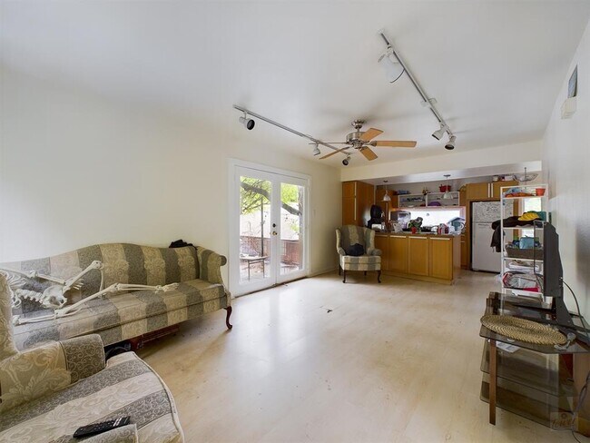 915 Keith Ln photo 2