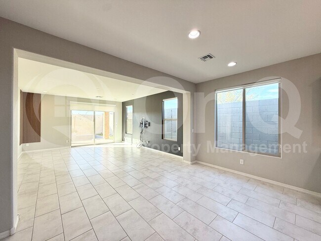 5682 N 90th Dr Glendale, AZ 85305 photo 5