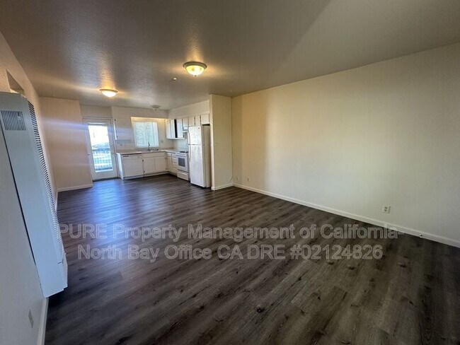 626 Hendley St Santa Rosa, CA 95404 photo 2