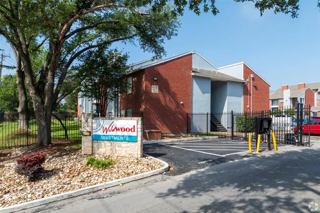 7610 Cameron Rd Austin, TX 78752 photo 3