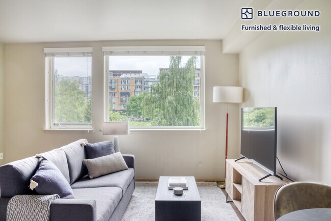 301 Minor Ave N Seattle, WA 98109 photo 2