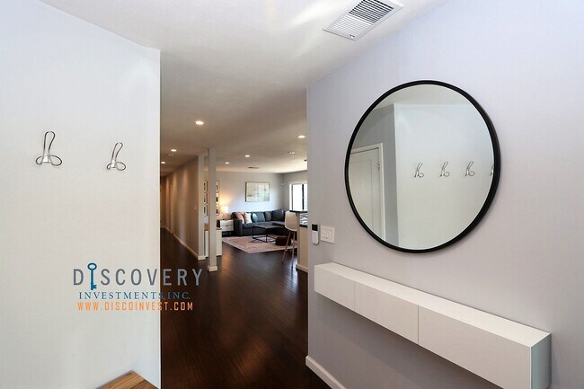 6014 Market St Oakland, CA 94608 photo 5