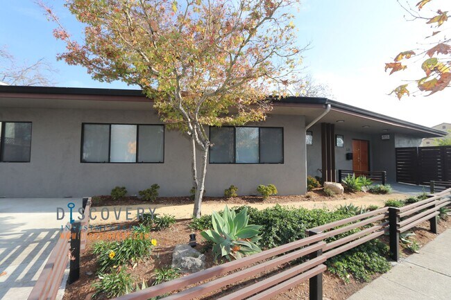 6014 Market St Oakland, CA 94608 photo 2