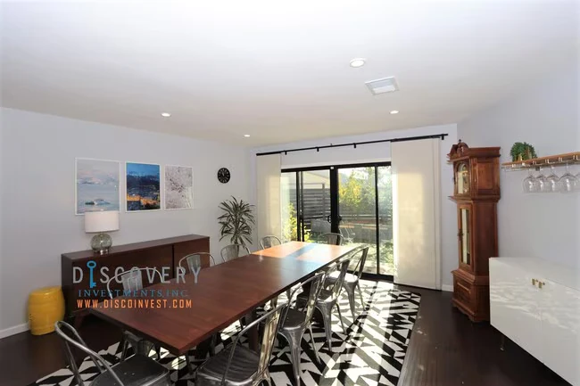 6014 Market St Oakland, CA 94608 photo 4