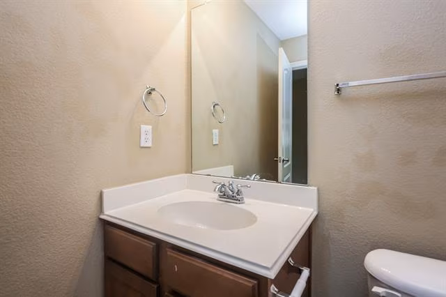 148 Cliff Heights Circle, Dallas, TX 75241 photo 2