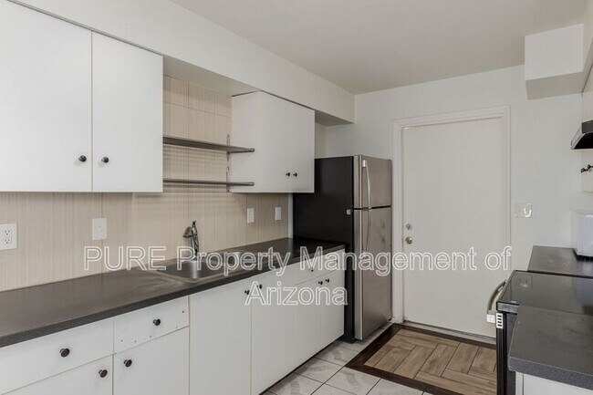 664 S Mesa Dr photo 4