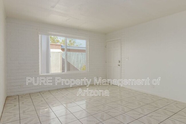 664 S Mesa Dr photo 2