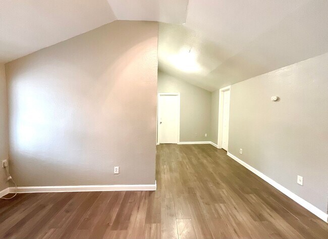 602 Lovett Ave San Antonio, TX 78211 photo 5