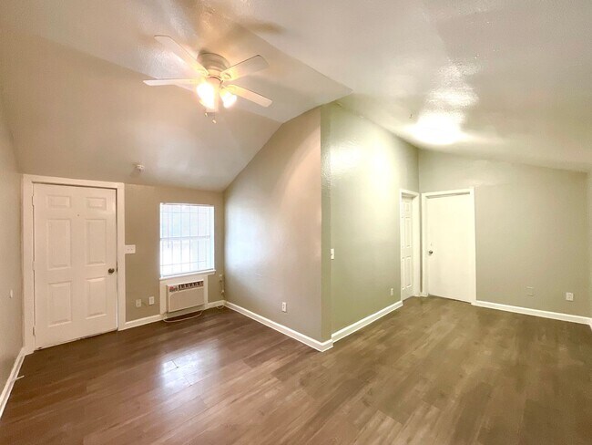 602 Lovett Ave San Antonio, TX 78211 photo 4