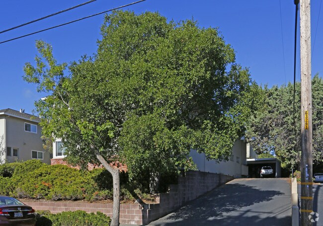 205 Avery photo 4