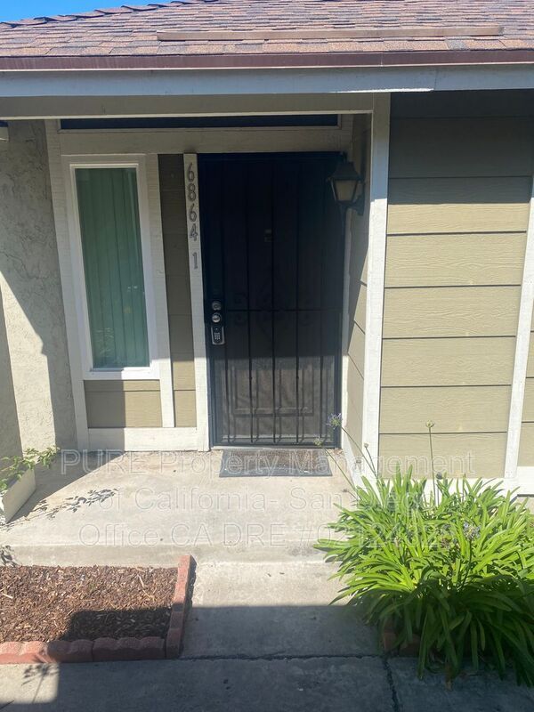 6864 Quebec Ct San Diego, CA 92139 photo 2