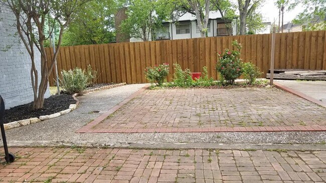 2706 Reagan Street, Dallas, TX 75219 photo 2
