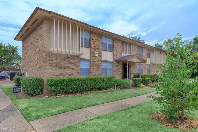 5501 Adams Dr Haltom City, TX 76117 photo 2