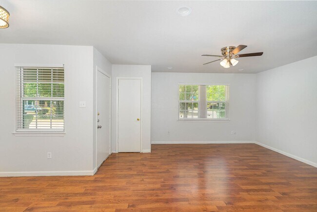 500 W Cedar St Arlington, TX 76011 photo 3