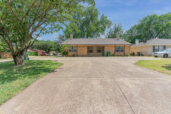 500 W Cedar St Arlington, TX 76011 photo 2