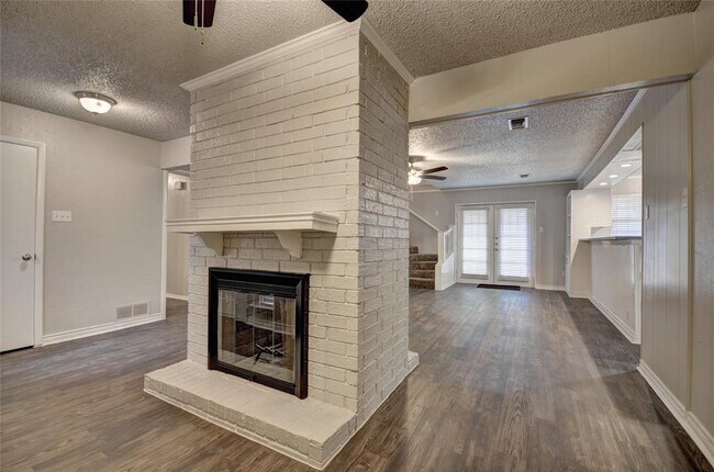 757 Aspen Court, Hurst, TX 76054 photo 4