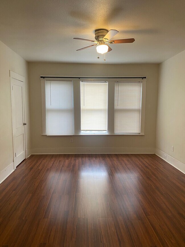 219 Paschal St San Antonio, TX 78212 photo 2