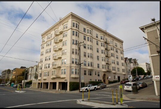 California & Pierce Apartments photo 4