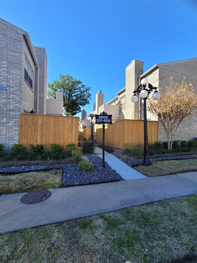 3800 Tanglewilde Street, Houston, TX 77063 photo 4