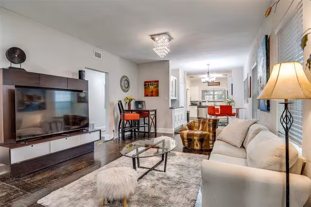 4307 Vandelia St Dallas, TX 75219 photo 2
