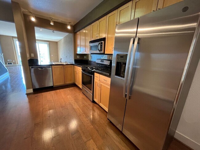 1556 Brunswig Ln Emeryville, CA 94608 photo 5
