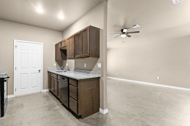 2011 Wood Ave Killeen, TX 76541 photo 4